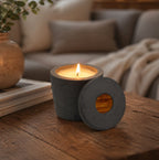 Bougie béton gris anthracite moulée à la main — cire naturelle et mèche coton