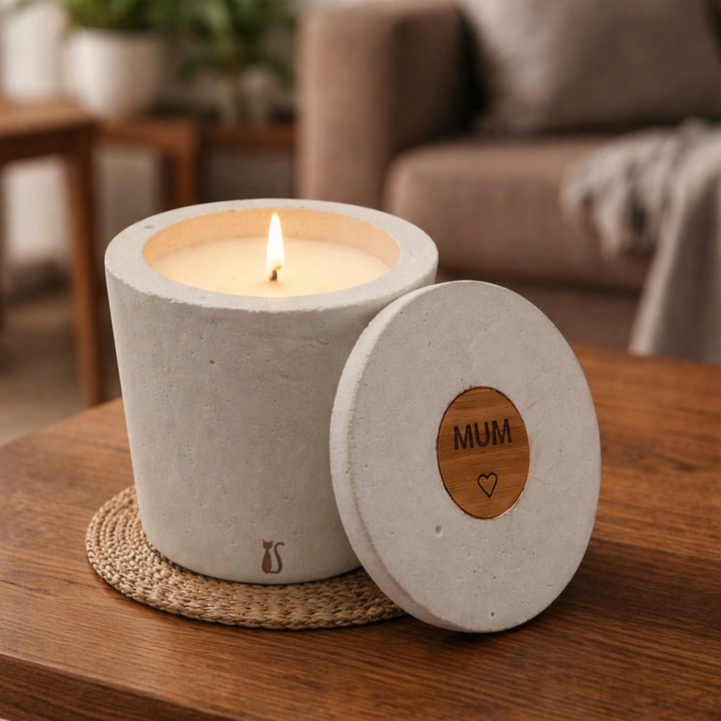 Bougie béton blanc "MUM" — Cadeau fête des mères artisanal | Grain de Béton