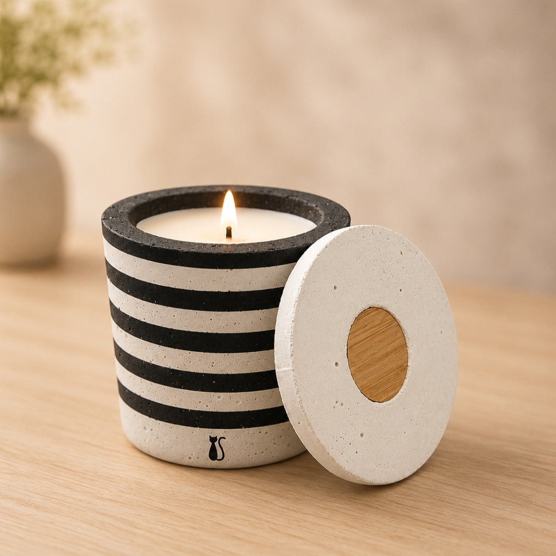 Bougie béton marinière blanc/noir peinte à la main — Parfums de Grasse | Grain de Béton