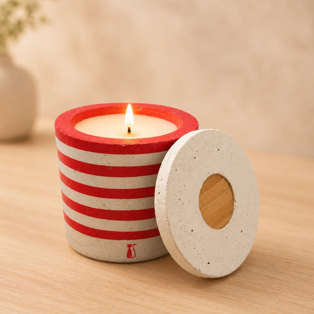 Bougie béton marinière blanc/rouge peinte à la main — Parfums de Grasse | Grain de Béton