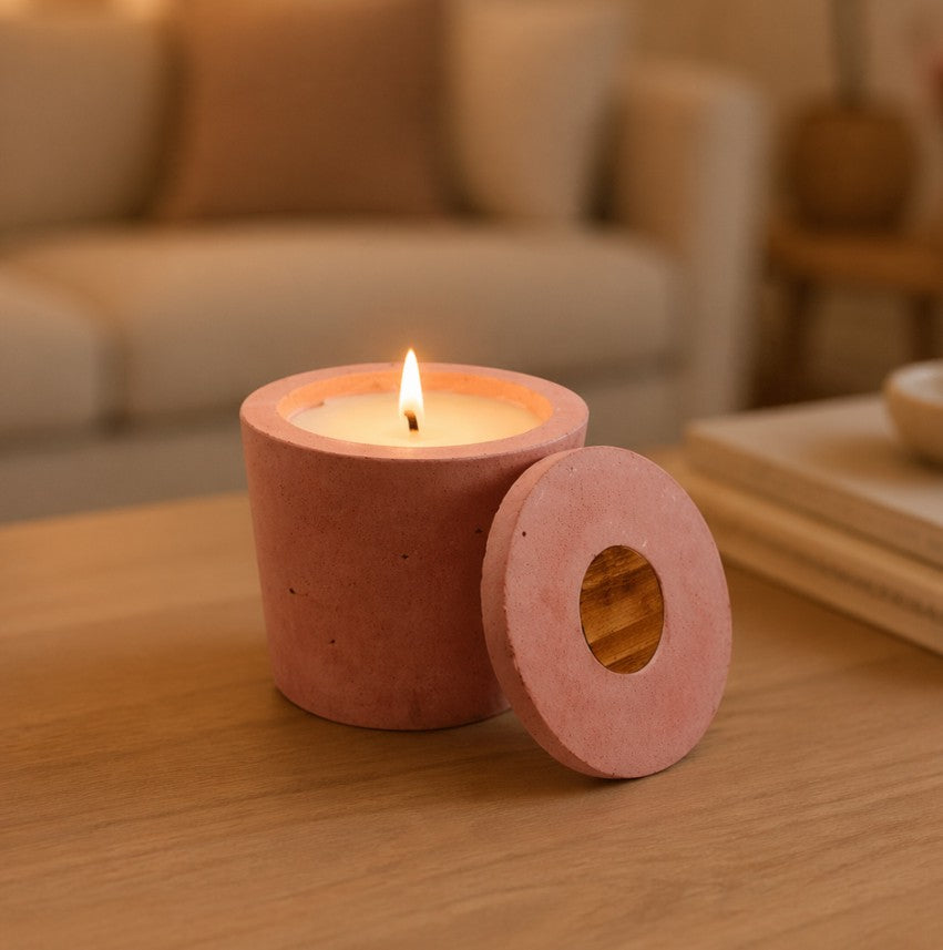 Bougie béton rose artisanale rechargeable — Parfums de Grasse | Grain de Béton