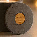 Bougie béton gris étoile personnalisable — Gravure prénom | Grain de Béton